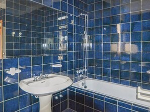Bathroom - Lavish Holiday Home in Subbiano Arezzo With Swimming Pool (Subbiano)