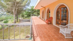 Balcony - Lavish Holiday Home in Subbiano Arezzo With Swimming Pool (Subbiano)