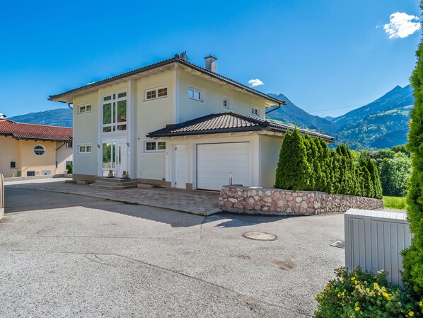 Exterior - Idyllic Holiday Home in Hart im Zillertal With Balcony (Hart im Zillertal)
