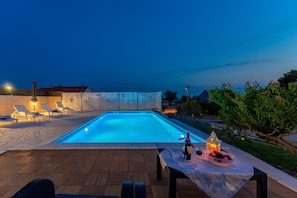 Indoor pool, outdoor pool - Holiday Home in Lisicic With Pool (Benkovac)