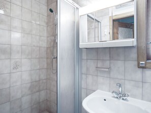 Shower, towels - Serene Chalet in Sankt Koloman With Private Garden (Sankt Koloman)