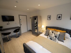 Apartment | Room amenity - Modern Apartment in Coventry Near Belgrade Theatre (Coventry)