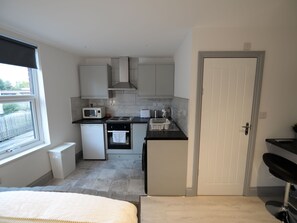 Apartment | Private kitchen - Modern Apartment in Coventry Near Belgrade Theatre (Coventry)