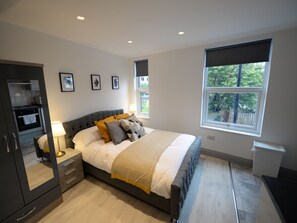 Room amenity - Modern Apartment in Coventry Near Belgrade Theatre (Coventry)