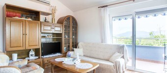 Modern Apartment in Viskovo With Balcony