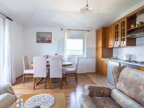 Apartment | Private kitchen - Modern Apartment in Viskovo With Balcony (Viskovo)