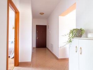 Apartment | Interior - Modern Apartment in Viskovo With Balcony (Viskovo)