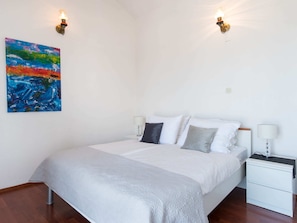 House | 2 bedrooms, individually furnished, bed sheets - Holiday Home in Podstrana Near Beach (Podstrana)