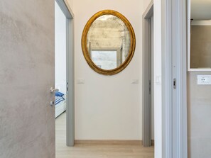 2 Schlafzimmer, Babybetten, Bettwäsche