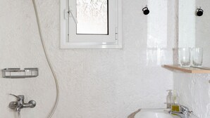 Bathroom - Homely Apartment in Istiaia With Patio (Istiaia-Aidipsos)