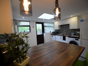 Ferienhaus | Eigene Küche | Kühlschrank, Mikrowelle, Ofen