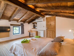 Villa | 9 bedrooms, individually furnished, iron/ironing board, bed sheets - Stunning Villa in Kringa With Swimming Pool (Tinjan)