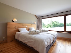 10 chambres, ameublement personnalisé, draps fournis