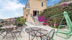 Villa | Balcony