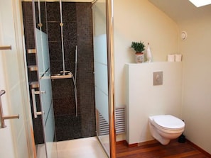 House | Bathroom - Spacious Holiday Home in Marche-en-famenne With Pool (Marche-en-Famenne)