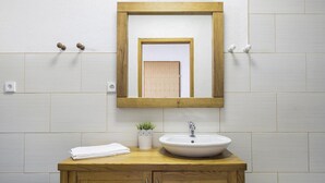 Cottage | Bathroom | Shower, towels - Lovely Apartment in Vir With Swimming Pool (Vir)