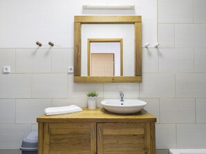 Ferienhaus | Badezimmer | Dusche, Handtücher
