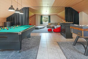 House | Game room