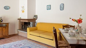 Fireplace - Scenic Holiday Home in Torgiano With Swimming Pool (Torgiano)