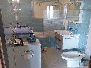Apartment | Badezimmer | Handtücher