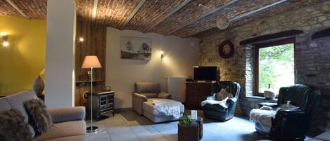 Talo | Oleskelualue | Takka