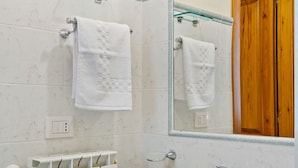 House | Bathroom | Shower, towels