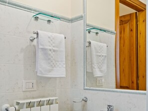 Nhà | Phòng tắm | Buồng tắm vòi sen, khăn tắm 