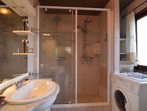 House | Bathroom | Shower