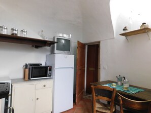 House | Private kitchen | Fridge, microwave, highchair - Valley View Holiday Home in Badalucco near Museum (Badalucco)