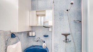 Shower, towels - Lavish Villa in Bribir With Swimming Pool (Vinodolska opcina)