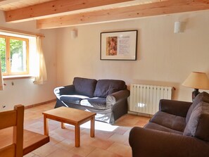 House | Living room - Charming Holiday Home in Rieussec With Swimming Pool (Rieussec)