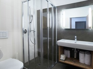 Apartment | Bathroom | Bathtub, towels