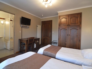 House | 18 bedrooms, individually furnished