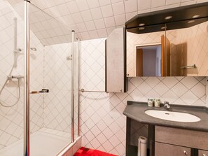Shower - Captivating Holiday Home in Altmünster With Mountain Views (Altmuenster)