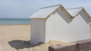 Exterior - Charming Apartment in Courseulles sur Mer Near Seabeach (Courseulles-sur-Mer)