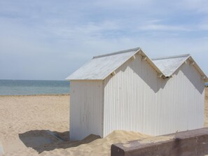 Exterior - Charming Apartment in Courseulles sur Mer Near Seabeach (Courseulles-sur-Mer)