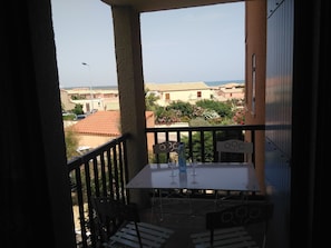 Balcony - Scenic Apartment in Fleury With Balcony Near Sea (Fleury)
