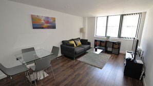 TV, video game console, Netflix, streaming services - Modern Apartment in Birmingham Near Museum and Art Gallery (Birmingham)