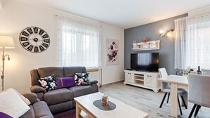Living room - Charming Farmhouse in Smilčić with Private Sauna  (Benkovac)