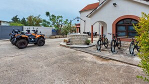 Exterior - Charming Farmhouse in Smilčić with Private Sauna  (Benkovac)