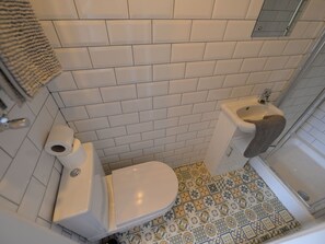 House | Bathroom | Shower, towels