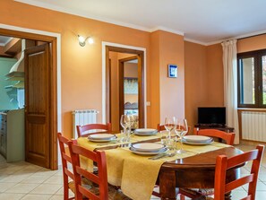 Dining - Modern Holiday Home in Sorano With Swimming Pool (Sorano)