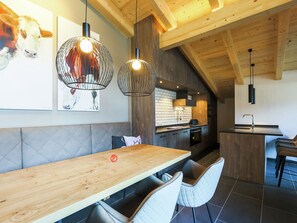 Leilighet | Eget kjøkken | Kjøleskap, ovn, oppvaskmaskin og høy barnestol