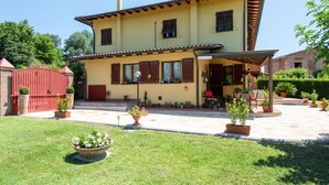 Exterior - Plush Holiday Home in San Miniato near Tower of Federico II (San Miniato)