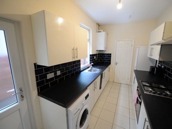 House | Private kitchen | Fridge, microwave, oven, electric kettle