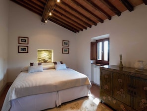 Vila | 4 quartos, individualmente mobiliados