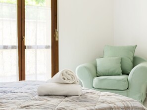 2 bedrooms, bed sheets - Balmy Holiday Home in Castel Rigone With Swimming Pool (Passignano sul Trasimeno)