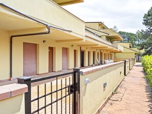 Exterior - Balmy Holiday Home in Castel Rigone With Swimming Pool (Passignano sul Trasimeno)