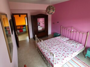 Villa | 4 bedrooms, individually furnished, iron/ironing board, bed sheets