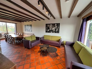 House | Living room - House in Noiseux With Bubble Bath & Garden (Somme-Leuze)